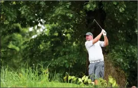  ?? NWA Democrat-Gazette/J.T. WAMPLER ?? Bryon Shumate watches his tee shot on No. 15 on Sunday during the final round of the ChickA-Tee golf tournament at Springdale Country Club.