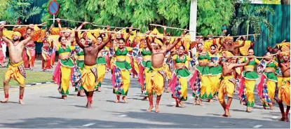  ??  ?? Cultural pageant featuring dancing acts
Pix by Indika Handuwala