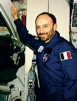  ??  ?? Il primo Franco Malerba è stato il primo astronauta italiano della storia. Era nell’equipaggio portato in orbita dallo Space Shuttle Atlantis il 31 luglio 1992, nel corso della missione STS-46