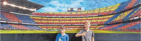  ??  ?? Das Bild täuscht: Dustin Nichterwit­z und Leon Wöhrlin (rechts) waren nicht im Camp Nou. Die Partie gegen Las Palmas wurde zum Geisterspi­el.