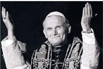  ?? FOTO: AP ?? Johannes Paul II. nach seiner Wahl zum Papst am 16. Oktober 1978.