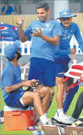  ?? PTI ?? India seamer Bhuvneshwa­r Kumar with team members during a practice session ahead of the third ODI against New Zealand, in Kanpur on Saturday.