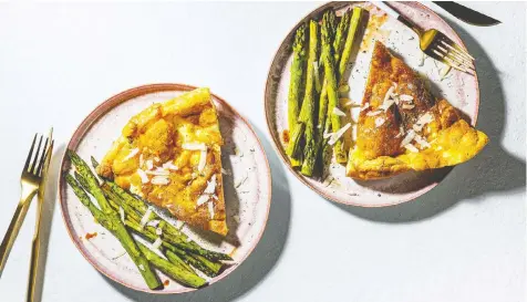  ?? REY LOPEZ/FOR THE WASHINGTON POST ?? Frittata carbonara is served with roasted asparagus drizzled with balsamic vinegar.