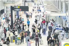  ?? REUTERS ?? Tourists at the arrival hall of Suvarnabhu­mi airport, which has tallied an influx of travellers the past few months.