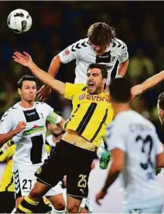  ?? AP/PTI ?? Dortmund’s Socratis (centre) is challenged by Freiburg’s Caglar Soyuncu during the Bundesliga match on Friday.