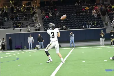  ?? Photo by Kevin Sutton ?? ■ Pleasant Grove receiver Jackson Cobb catches a pass from Ben Harmon during the second quarter of a Class 4A, Division II state quarterfin­al playoff game at the Star in Frisco, Texas. The Hawks won the game, 44-41, and advanced to the state semifinals.