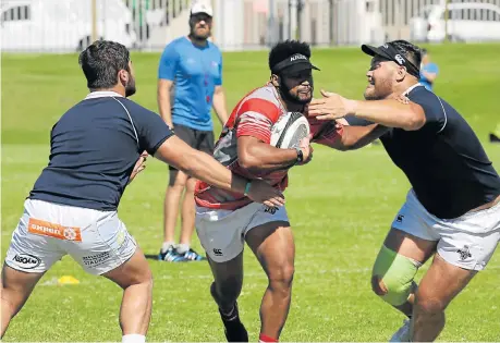  ?? Picture: FREDLIN ADRAAN ?? POWERFUL PERFORMER: Kurt Coleman, with ball in hand, bursts through a tackle during a Southern Kings training session ahead of Saturday’s clash against Benetton