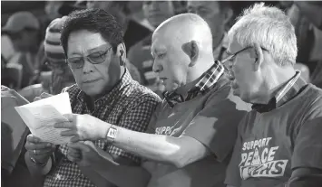  ?? PHILSTAR FILE ?? Peace Panel member, Labor Secretary Silvestre Bello III (left) discusses some points with National Democratic Front officials Fidel Agcaoili (center) and Randall Echanis during last month’s peace forum in Davao City in support of the government's...