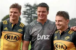  ?? PHOTO: GETTY IMAGES ?? Scott Barrett, centre, has joined brothers Jordie and Beauden in signing with Taranaki.