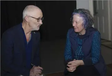  ??  ?? Journalist David Medcalf chatting to Barbara Callaghan.