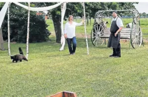  ?? FOTO: JENS HELMUS ?? Der Landgastho­f Westrich von Anette Opgenoorth und Thorben Schröder liegt mitten im Grünen.