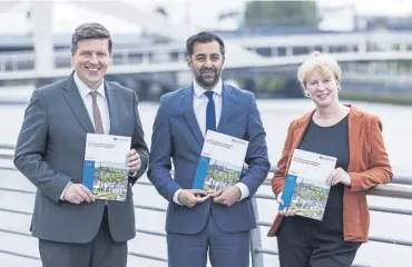  ?? PICTURE: ROBERT PERRY/PA ?? Jamie Hepburn, Humza Yousaf and Shona Robison unveiling one of the Sindepende­nce papers