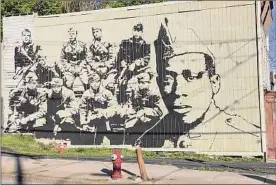  ?? Gary Hahn / Times Union archive ?? Henry Johnson, depicted by Samson Contompasi­s at an Albany intersecti­on, may be honored by the renaming of a Louisiana fort.