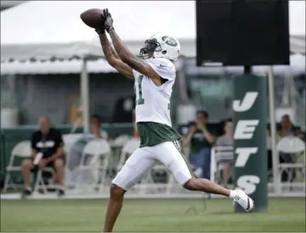  ?? SETH WENIG — THE ASSOCIATED PRESS ?? Jets’ receiver Robby Anderson grabs a pass during training camp in Florham Park, N.J.