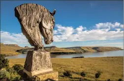  ??  ?? A KNIGHT AWAITS… a picturesqu­e spot for a picnic or sundowner on the wonderful Wild Horses estate.