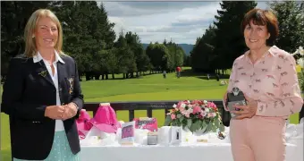  ??  ?? Lady Captain Deirdre Sheehan making a presentati­on to Carmel Buckley, Boherbue, who won 1st Prize