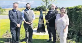  ??  ?? Ceremony Stirling MP Alyn Smith, Rev Dan Harper, Donnie Connor, site manager at Stirlingsh­ire Crematoriu­m and Susan Chown