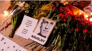  ?? — AFP photo ?? Portrait placards, flowers and candles displayed as part of a tribute rally to Navalny, following the announceme­nt of his death.