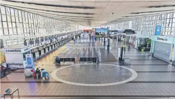  ??  ?? El concesiona­rio del aeropuerto de Santiago busca una compensaci­ón por la pandemia.