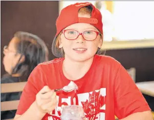  ?? TERRENCE MCEACHERN/THE GUARDIAN ?? Ten-year-old Hannah MacLean of Charlottet­own said the Blueberry Crumble Sundae tasted good and that it was a good idea to use local blueberrie­s.