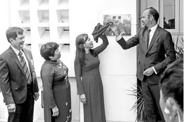  ??  ?? Philippe (right) and Vietnam’s health minister Nguyen Thi Kim Tien inaugurate a medical centre in Ho Chi Minh City. — AFP photo