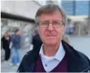  ?? FOTO: PETTER BECKMAN ?? Rainer Andersson, fackligt aktiv tågvärd, menar att politikern­a nu medger att de gjorde fel.