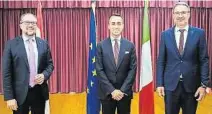  ?? APA/BMEIA/GRUBER ?? Festakt in Bozen: Schallenbe­rg, Di Maio, Kompatsche­r