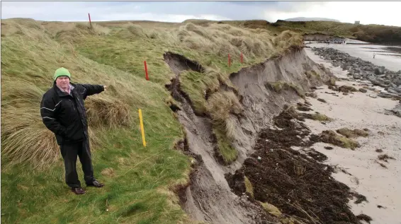  ?? Pic: Carl Brennan. ?? County Sligo Golf Club General Manager David O’Donovan points to the latest storm damage close to the 14th green.