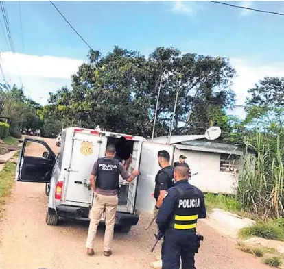  ?? CORTESÍA OIJ ?? El martes pasado en Cóbano, el OIJ detuvo a dos hermanos y su tío por múltiples asaltos a casas y comercios. Pese a que tienen una causa abierta por asalto a turistas, ninguno quedó preso.