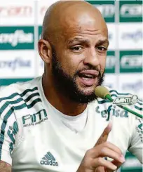  ?? Cesar Greco/ag. Palmeiras/divulgação ?? O volante Felipe Melo defende a continuida­de do técnico Roger Machado no comando do Palmeiras