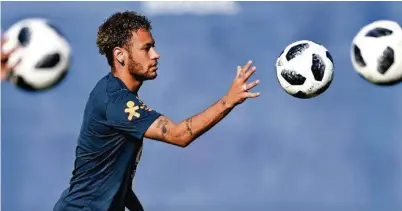  ?? (BARTLOMIEJ ZBOROWSKI/EPA) ?? Alors que Neymar participe à sa deuxième Coupe du monde, le Brésil attend de lui qu’il l’emmène au bout.