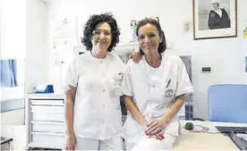  ?? ?? Enfermeras expertas Araceli Hoyo y Carmen Rivas, en el Reina Sofía. ▷