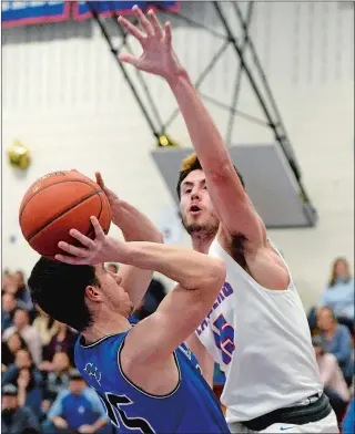  ?? DANA JENSEN/THE DAY ?? Old Lyme´s Ray Doll, left, goes up for a shot against Waterford’s Ryan O’Connell and has it blocked during Thursday night’s high school boys’ basketball game at Waterford High School. Waterford won 91-85 in double overtime.