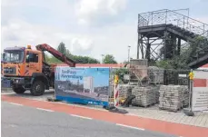  ?? FOTO: FH ?? Direkt neben dem ehemaligen Eschersteg wächst derzeit das Ravensburg­er „Radhaus“in die Höhe.