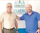  ?? ?? ●
El presidente de la World Skate América, Alberto Herrera, con el titular de la Cojudeq, Tony López.