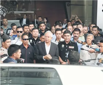  ?? — Bernama photo ?? Najib speaks to the media after being questioned at the Malaysian Anti-Corruption Commission (MACC) office in Putrajaya.