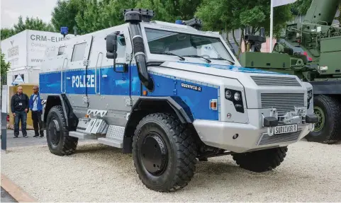  ?? Foto: wikimedia/Rheinmetal­l/CC BY-SA 4.0 ?? »Survivor« heißt das Modell des neuen Panzerwage­ns der Hamburger Polizei, der für den Einsatz während des G20-Gipfels angeschaff­t wurde.
