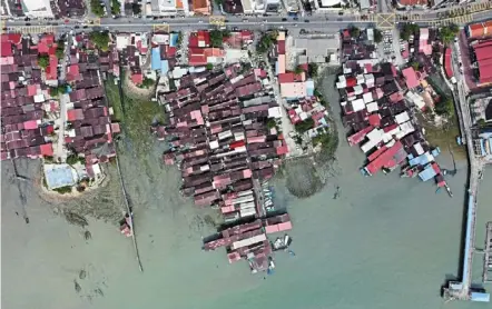  ?? ?? Under threat: an aerial view of clan jetties in George Town. The water villages were dwelling places for Chinese hokkien immigrants in the late 19th and early 20th centuries.