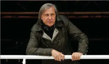  ??  ?? Ilie Nastase blev i 2018 arresteret to gange inden for seks timer i Rumaeniens hovedstad, Bukarest. I 1970'erne var han blandt verdens bedste tennisspil­lere. Foto: Alastair Grant