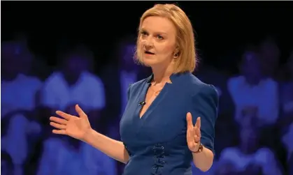  ?? ?? Liz Truss speaking at a Tory members’ hustings in Exeter on Monday. Photograph: Finnbarr Webster/Getty Images