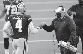  ?? [ASHLEY LANDIS/ THE ASSOCIATED PRESS] ?? Dallas coach Mike McCarthy bumps fists with quarterbac­k Dak Prescott (4) during the first half of the Cowboys' 20-17 loss Sunday against the Rams in Inglewood, Calif.