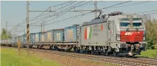  ??  ?? Sui treni di Cfi.
La produzione Sevel lascerà l’Abruzzo sui treni di F2i. Nella foto sopra: operai dello stabilimen­to abruzzese in provincia di Chieti dove si producono i Ducato; a fianco: un treno merci della compagnia Cfi