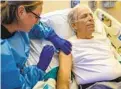  ?? NELVIN C. CEPEDA U-T ?? Nurse Joanna Wood gives an injection of the experiment­al immunother­apy treatment to Jim Toillion, 70.