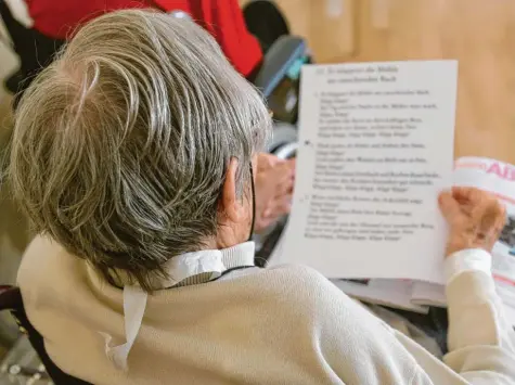  ?? Foto: Bernd Wüstneck, dpa ?? Ein Thema bei vielen Angehörige­n, in vielen Seniorenei­nrichtunge­n: Dürfen Menschen mit Demenzerkr­ankungen wählen? Wie soll das vonstatten­gehen? Zumal das Ganze nicht bundeseinh­eitlich geregelt ist.