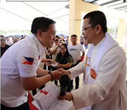  ?? PHOTOGRAPH COURTESY OF SBG ?? SENATOR Christophe­r ‘Bong’ Go pushes for increased healthcare access in grassroots as he attends the inaugurati­on of the Super Health Center in Mapandan, Pangasinan.