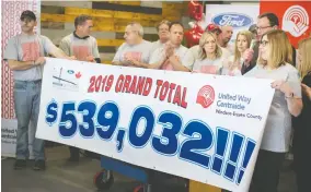  ?? DAX MELMER ?? Ford Windsor Site and Unifor Locals 200 and 240 members reveal the results of their annual fundraisin­g drive — $539,032 for United Way/centraide Windsor-essex County — during a Friday news conference at the Essex Engine Plant.