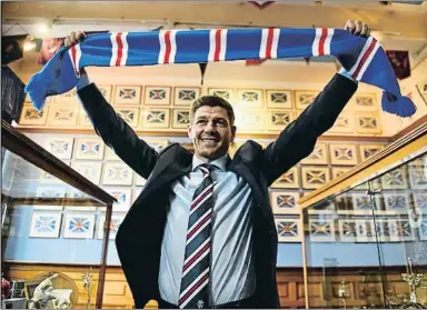  ?? ANDY BUCHANAN / AFP ?? Steven Gerrard, que ha firmado por cuatro temporadas, quiere reverdecer los laureles del Rangers