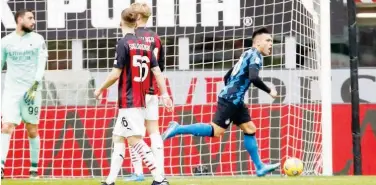  ?? Associated Press ?? ↑
Inter Milan’s Lautaro Martinez (right) celebrates after scoring a goal against AC Milan during their Italian League match on Sunday.