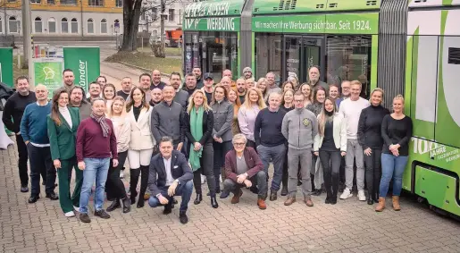  ?? ANKÜNDER / CHRISTIAN JUNGWIRTH ?? 100 Jahre Ankünder: das Team um die beiden Geschäftsf­ührer Bernd Schönegger und Dieter Weber