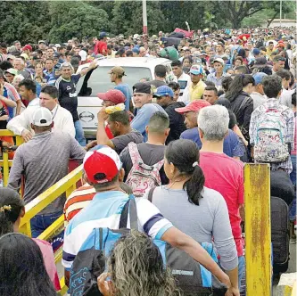  ?? REUTERS ?? Se mantiene salida por la frontera con Cúcuta. Ya han huído de su país 2,3 millones de venezolano­s.